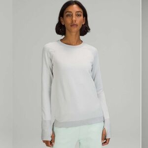 Lululemon Rest Less Pullover. Long sleeves. Diagonal ribbed. Grey and white. 4.